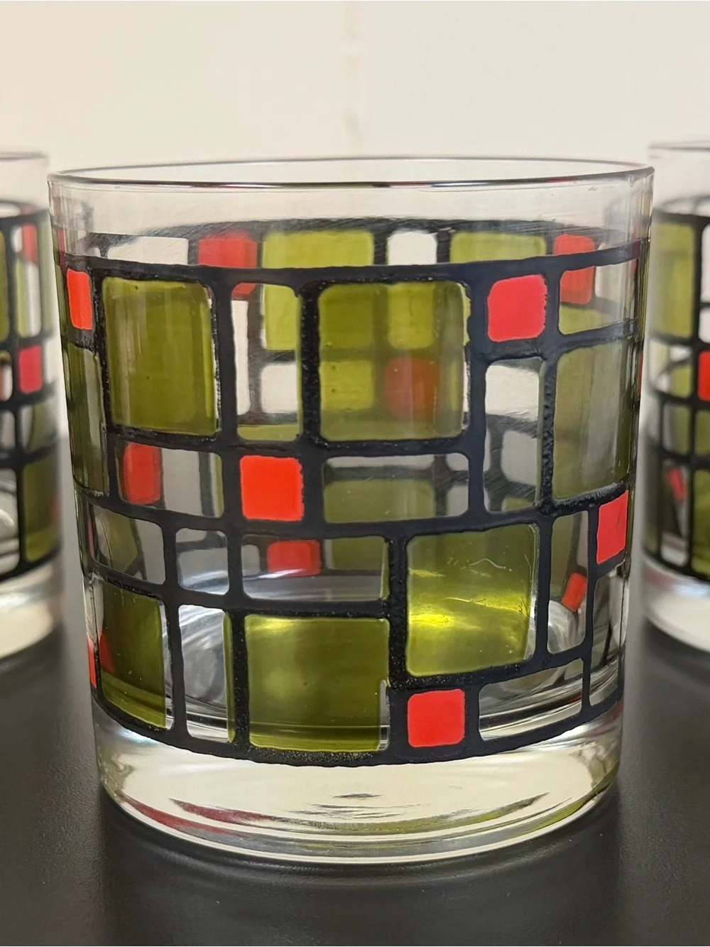 Geometric Olive Green and Red Glass Tumbler‎